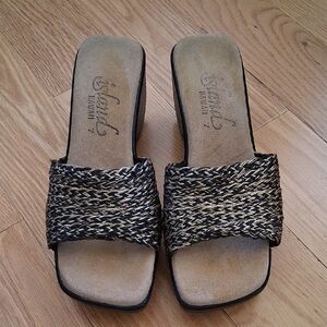 Island Hawaii Black and Gold Woven Sandals